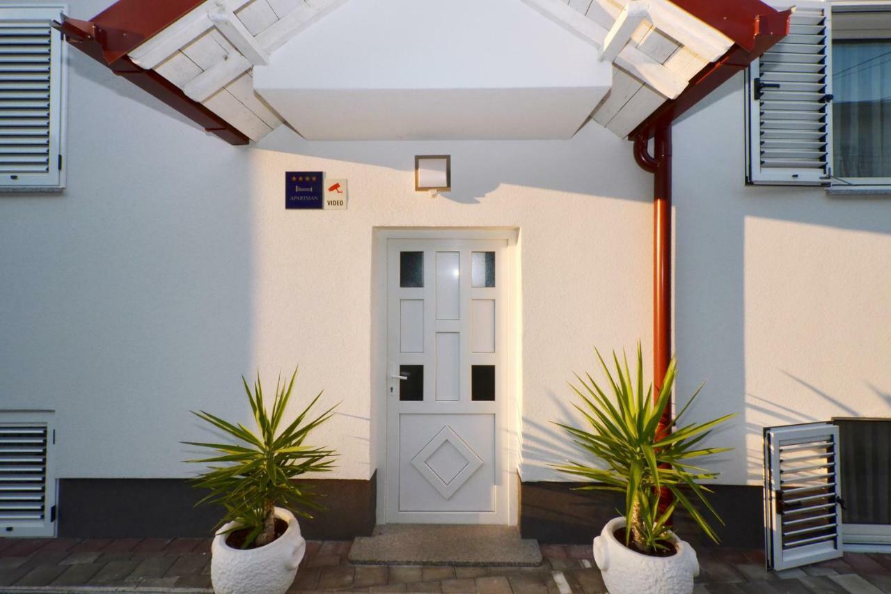 Apartments Silva With A View Of Sea Trogir Exterior foto